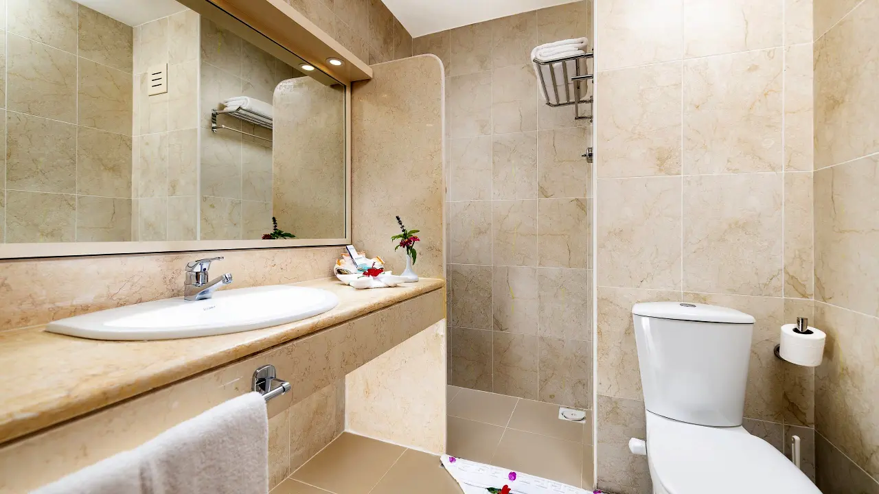 الفندق ثري كورنرز فيروز بلازا بيتش - مرسى علم